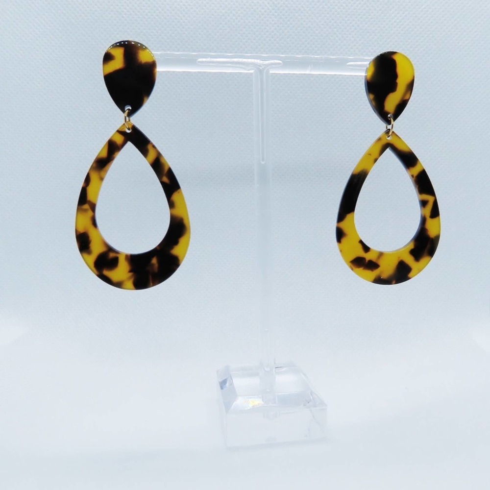 Lulus Tortoise Shell Tear Drop Earrings - Picture 4 of 4